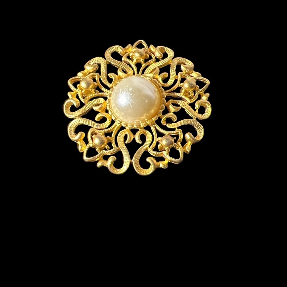 Elegant Gold Brooch with Pearl Center. WA495
